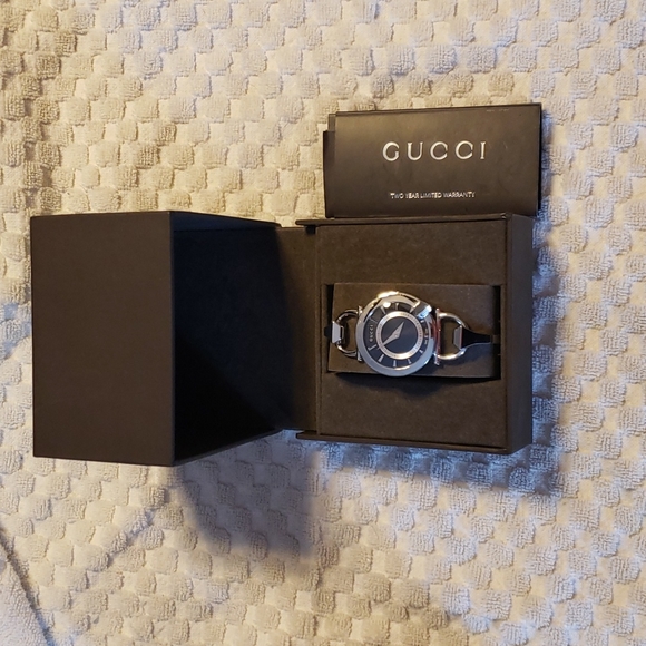 Women\'s Gucci watch